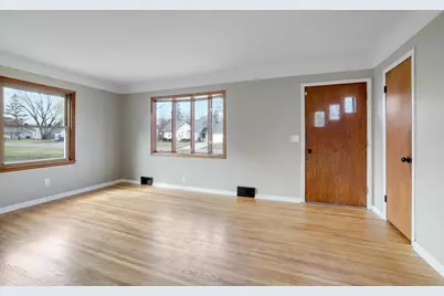 5848 Pennsylvania Avenue N, Crystal, MN 55428 - Photo 8