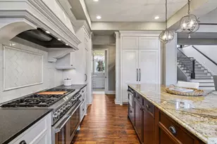 425 Carpenters Pt, Wayzata, MN 55391 - Photo 22