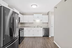 66 9th St E, Saint Paul, MN 55101 - Photo 6