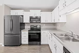 66 9th St E, Saint Paul, MN 55101 - Photo 6