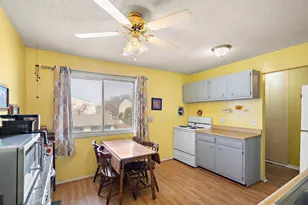 418 Dorland Pl, Maplewood, MN 55119 - Photo 6