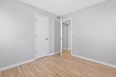 8155 Wentworth Avenue S, Bloomington, MN 55420 - Photo 10