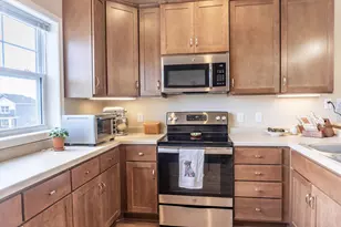 2976 Clover Ridge Dr, Chaska, MN 55318 - Photo 10