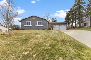 4409 W 98th St, Bloomington, MN 55437 - Photo 2