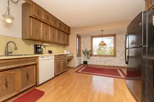 502 Highland Dr, Chanhassen, MN 55317 - Photo 4