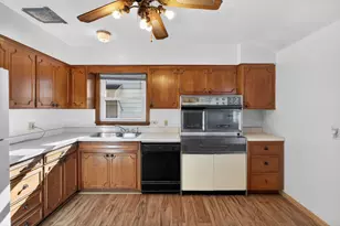 1592 Hoyt Ave E, Saint Paul, MN 55106 - Photo 8