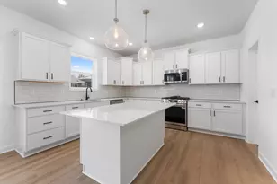 7546 Upper 42nd St N, Oakdale, MN 55128 - Photo 2