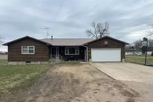 303 N Clark St, Ceylon, MN 56121 - Photo 1