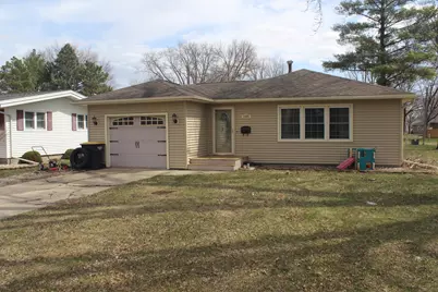 1109 S Moore Street, Blue Earth, MN 56013 - Photo 1