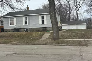 611 4th St SW, Willmar, MN 56201 - Photo 2