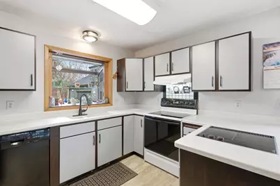 2468 Hamline Avenue N, Roseville, MN 55113 - Photo 14