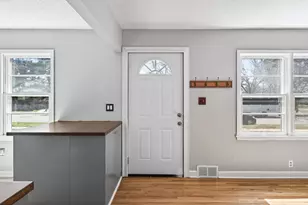 1701 Rose Ave E, Saint Paul, MN 55106 - Photo 4