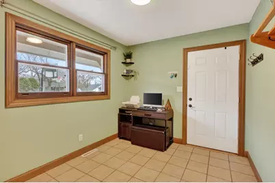 716 11th Avenue E, Alexandria, MN 56308 - Photo 2