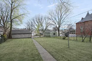 116 Sycamore St E, Saint Paul, MN 55117 - Photo 2