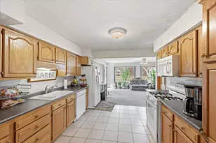 7850 Greenwood Dr, New Brighton, MN 55112 - Photo 8