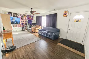 513 E Hollett St, Tracy, MN 56175 - Photo 4