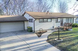 513 E Hollett St, Tracy, MN 56175 - Photo 1