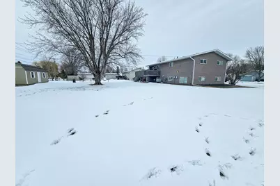 618 Saint Marys Avenue SW, Red Lake Falls, MN 56750 - Photo 4