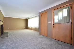 1483 3rd St E, Saint Paul, MN 55106 - Photo 4