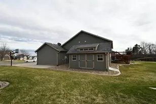 887 Golfview Ave, Zumbrota, MN 55992 - Photo 6