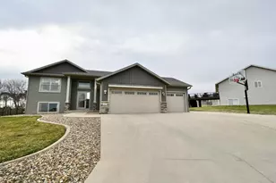 887 Golfview Ave, Zumbrota, MN 55992 - Photo 1