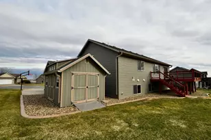 887 Golfview Ave, Zumbrota, MN 55992 - Photo 8