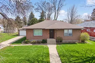 707 W Alcott Ave, Fergus Falls, MN 56537 - Photo 2