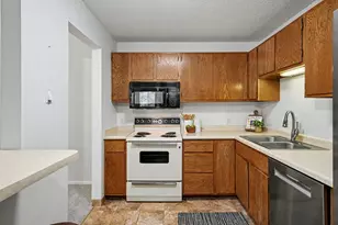 5645 Green Cir Dr, Hopkins, MN 55343 - Photo 10