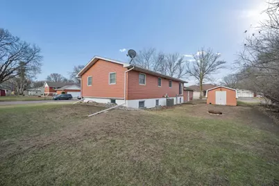 402 E 2nd Street N, Truman, MN 56088 - Photo 4