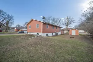 402 E 2nd St N, Truman, MN 56088 - Photo 4