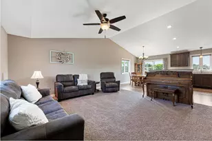1604 Prairie Ave SW, Faribault, MN 55021 - Photo 4