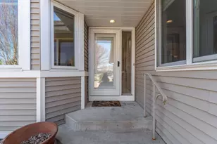 19965 Waterford Ct, Excelsior, MN 55331 - Photo 2