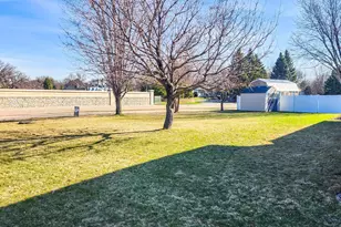 4041 S Rivershore Dr, Moorhead, MN 56560 - Photo 38
