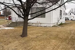 716 5th St N, Wahpeton,  58075 - Photo 2