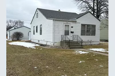 716 5th Street N, Wahpeton,  58075 - Photo 1
