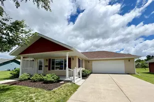 816 N Pokegama Ave, Grand Rapids, MN 55744 - Photo 1