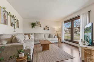 8656 Ivywood Ave S, Cottage Grove, MN 55016 - Photo 2