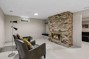 2100 W 107th St, Bloomington, MN 55431 - Photo 18