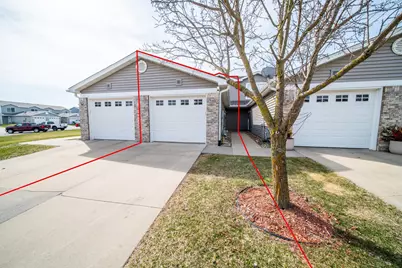 562 Pointe Ct SW, Rochester, MN 55902 - Photo 2