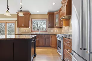 1100 Cherry Ct, Burnsville, MN 55306 - Photo 10