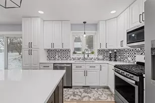 2129 Arkwright St, Maplewood, MN 55117 - Photo 4