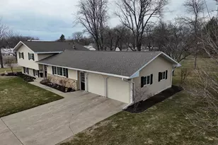 404 W 9th St, Morris, MN 56267 - Photo 6