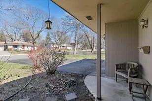 4225 Poplar Bridge Rd, Bloomington, MN 55437 - Photo 8