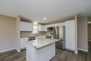 10742 Toledo Ct, Bloomington, MN 55437 - Photo 2