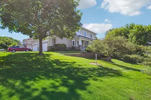 630 Sutherland Dr, Woodbury, MN 55129 - Photo 2