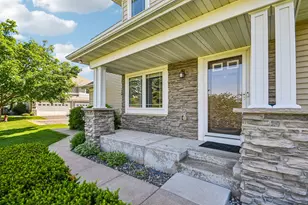 630 Sutherland Dr, Woodbury, MN 55129 - Photo 4
