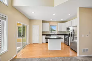 630 Sutherland Dr, Woodbury, MN 55129 - Photo 14