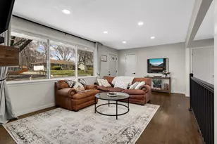 1839 Walnut St, Hastings, MN 55033 - Photo 2