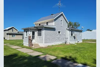 245 3rd Avenue SE, Wells, MN 56097 - Photo 2
