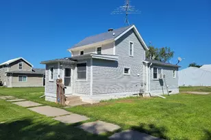 245 3rd Ave SE, Wells, MN 56097 - Photo 2